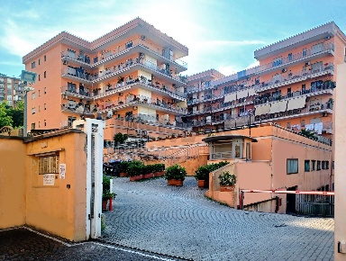 Foto Appartamento in Via E.Ricci 1, Napoli Soccavo di 150 m² con 6 locali
