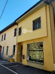 Foto Negozio in via 4 novembre 55, Ghedi Centro di 60 m² con 2 locali