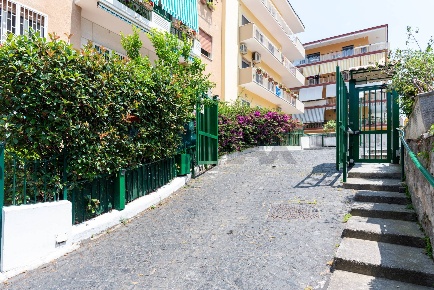 Foto Appartamento in Via M.Schipa 64, Napoli di 132 m² con 5 locali