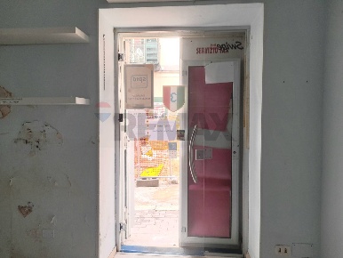 Foto Negozio in Trav.Cappuccini III, Pozzuoli Lungomare di 53 m² in affitto