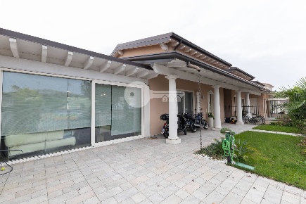 Foto Villa unifamiliare in VIA NASSIRIYA 96, Ghedi Centro di 240 m²