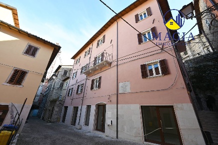 Foto Appartamento a Acquasanta Terme Centro di 197 m² con 6 locali