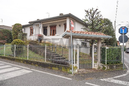 Foto Villa unifamiliare a Verdello di 260 m² con 5 locali in vendita
