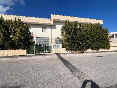 Foto Ufficio a Monopoli di 300 m² con 7 locali in vendita