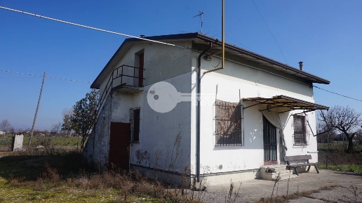 Foto Casa indipendente in Strada Gaifama 1, Ghedi di 750 m² con 5 locali