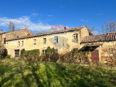 Foto Villa singola in Via Tambellina, Ferrara Cona di 700 m² con 10 locali