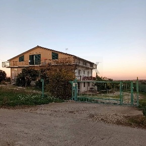 Foto Casa indipendente in via Colloredo 58, Campomarino di 558 m²
