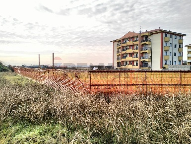 Foto Terreno residenziale in via dei fiori, Trecate Centro di 2544 m²