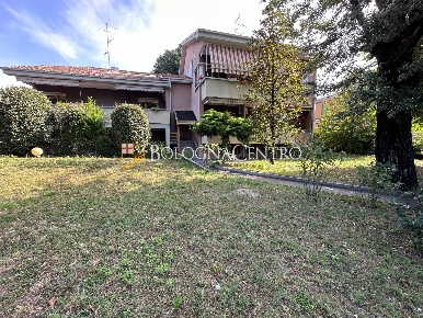 Foto Appartamento in Via Walter Masetti, Calderara di Reno di 235 m²