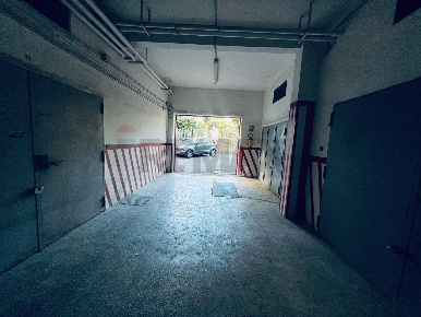 Foto Posti auto in Viale Colli Aminei 461, Napoli di 35 m² con 1 locali
