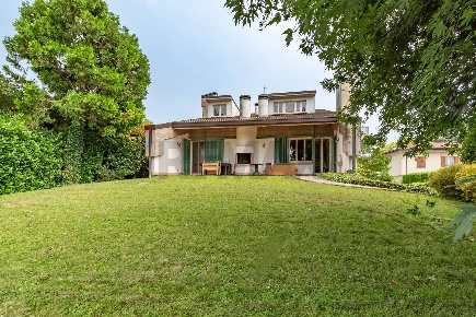 Foto Villa unifamiliare in Via Roma 7, Poncarale Centro di 495 m²