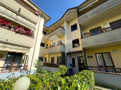 Foto Appartamento in Via Ugo Foscolo 36, Ghedi Centro di 82 m² con 3 locali