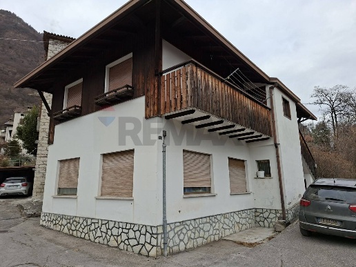 casa indipendente in vendita a Longarone in zona Olantreghe