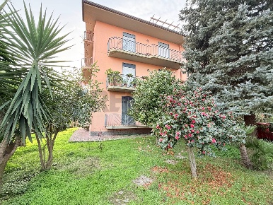 Foto Appartamento in Via Sant'Antonino 33, Linguaglossa di 138 m²