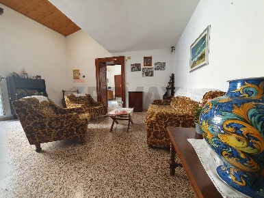Foto Appartamento in via Rizzari 10, Caltagirone Centro di 105 m²