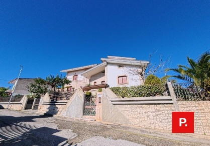 Foto Villa unifamiliare in Via Circumvallazione 2, Carinola di 700 m²