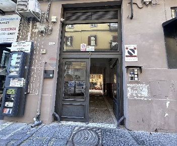 Foto Locale commerciale in Via Filippo Cavolino 13, Napoli di 85 m²