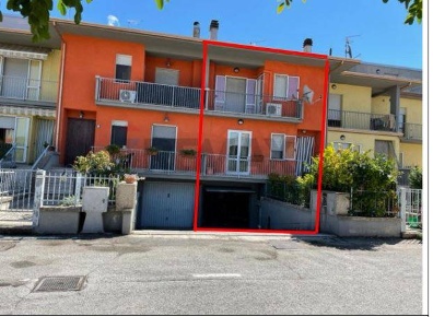 Foto Case semi ndipendenti a Gualdo Tadino Centro di 150 m² con 6 locali