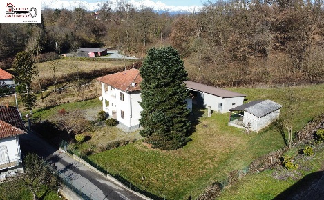 Foto Casa indipendente in Via Castello 20, Massazza di 200 m² con 6 locali