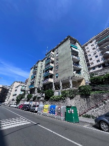 Foto Appartamento in Via Napoli, Genova Oregina di 80 m² con 6 locali