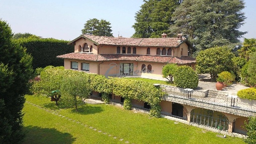 Foto Villa unifamiliare in Via Cervino, Cantù Arconi di 728 m² in vendita