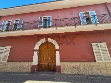 Foto Rustico in Via G. Fiordelisi 7, Sirignano di 220 m² con 7 locali