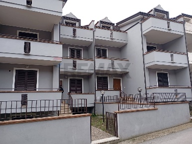 Foto Appartamento in Via Figliarini, Santa Maria a Vico di 250 m²