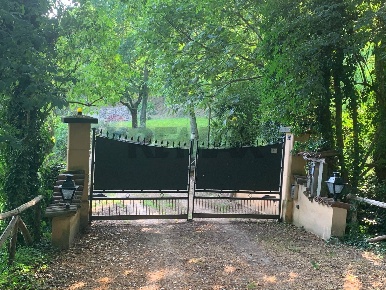 Foto Rustico in Via Grena SNC, Zandobbio di 100 m² con 3 locali in vendita