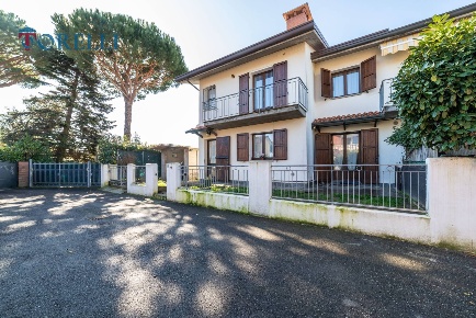 Foto Villa a schiera a Cervia di 150 m² con 5 locali in vendita