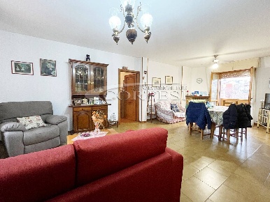 Foto Appartamento in Via John F. Kennedy, Umbertide di 120 m² con 5 locali