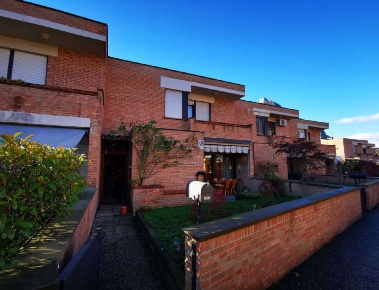 Foto Villa a schiera a Sant'Ambrogio di Torino Centro di 190 m² in vendita