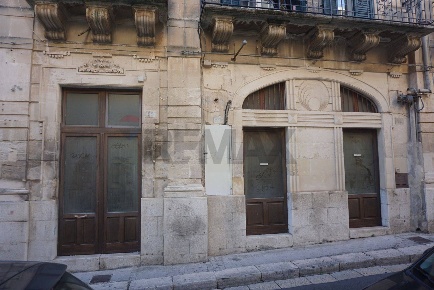 Foto Laboratorio in via san vito 22-24-26, Ragusa Centro di 116 m²