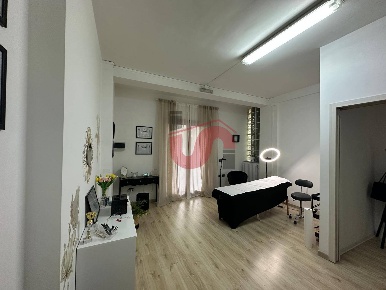 Foto Locale commerciale in Via Vanvitelli, Benevento Sala, Mellusi di 50 m²