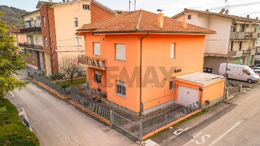 Foto Casa indipendente in Via Montessori 11, Rosora Angeli di 195 m²