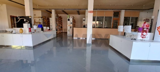 Foto Negozio a Barbarano Mossano Ponte Di Barbarano di 254 m² con 3 locali