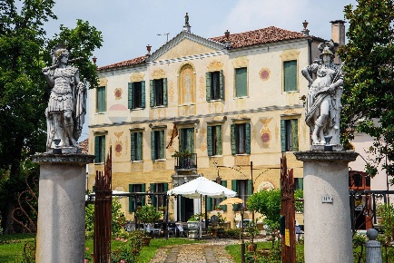 Foto Villa unifamiliare a Dolo di 4000 m² con 7 locali in vendita