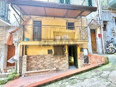 Foto Duplex in VIA RE FEDERICO 30, Altofonte Centro di 90 m² con 3 locali