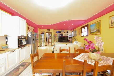 Foto Villa unifamiliare a Galzignano Terme Galzignano di 300 m² in vendita