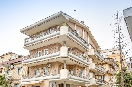 Foto Appartamento in Via Confalonieri 4, Pomezia Pomezia Centro di 72 m²