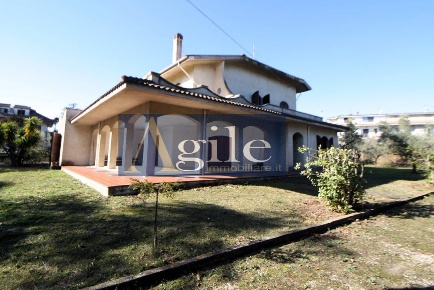 Foto Villa unifamiliare in CONTRADA SAN DONATO, Monteprandone di 500 m²