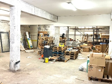 Foto Magazzino in via Alcide de Gaspari 35, Mascalucia Centro di 248 m²