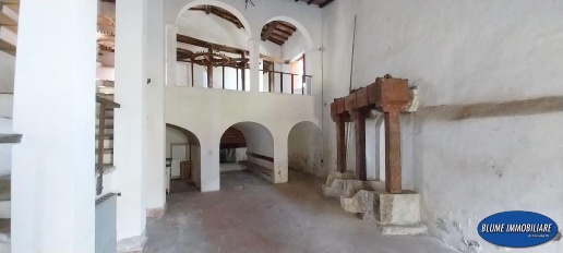 Foto Rustico a Camaiore Camaiore Paese di 300 m² con 5 locali in vendita