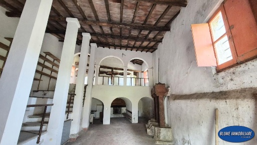 Foto Rustico a Camaiore Camaiore Paese di 300 m² con 5 locali in vendita