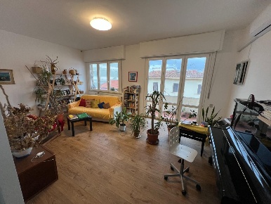 Foto Appartamento a Cecina Cecina Centro di 100 m² con 5 locali in vendita