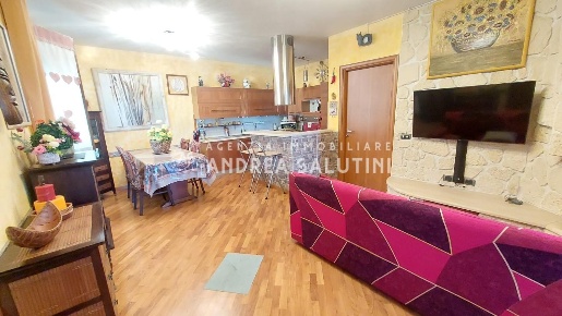 Foto Appartamento a Pontedera Oltrera di 90 m² con 5 locali in vendita