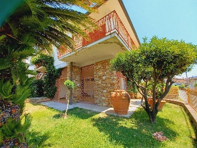 Foto Villa a schiera a Massarosa Stiava di 150 m² con 7 locali in vendita