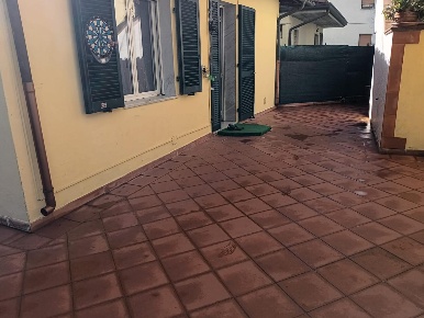 Foto Casa indipendente a Massa Marina di Massa Centro di 50 m² con 3 locali
