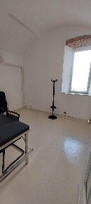 Foto Locale commerciale a Carrara Centro di 32 m² con 2 locali in vendita