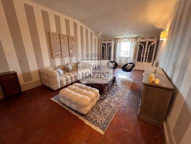 Foto Appartamento a Pietrasanta di 150 m² con 5 locali in affitto