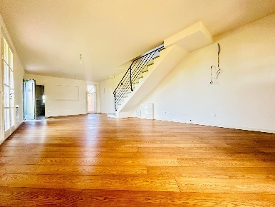 Foto Villa bifamiliare a Empoli Carraia - Torricelli di 190 m² con 6 locali